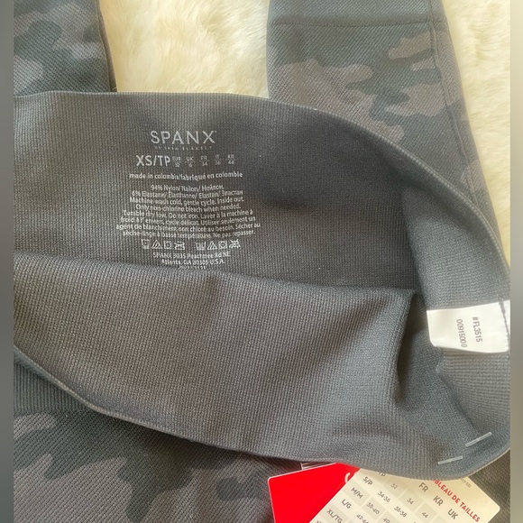 New with tags SPANX “LOOK AT ME NOW LEGGINGS” in BLACK CAMO Sizes XS and Large - Picture 7 of 9